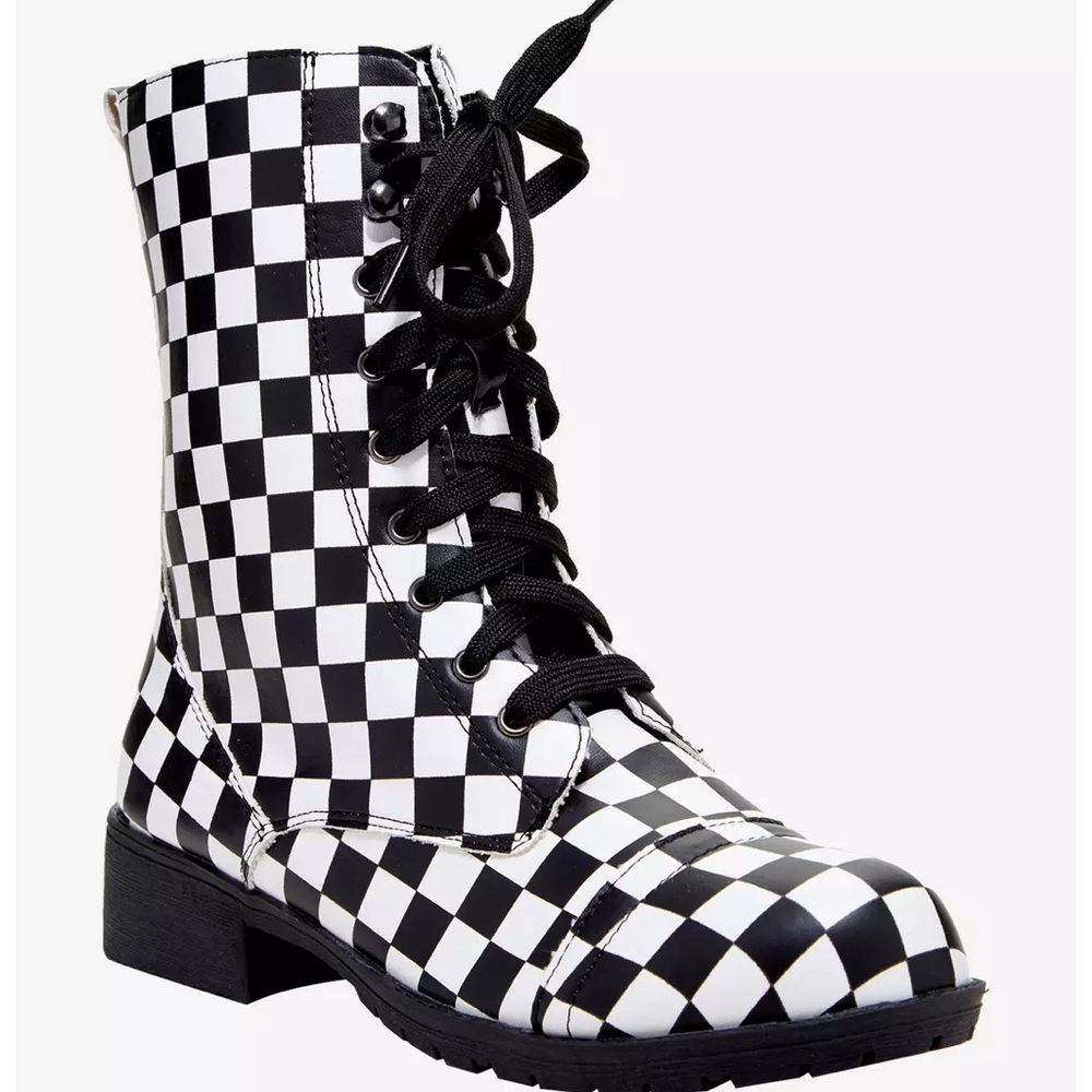 NWOT  ***HOT TOPIC***          Black and White Checkered Combat Boots